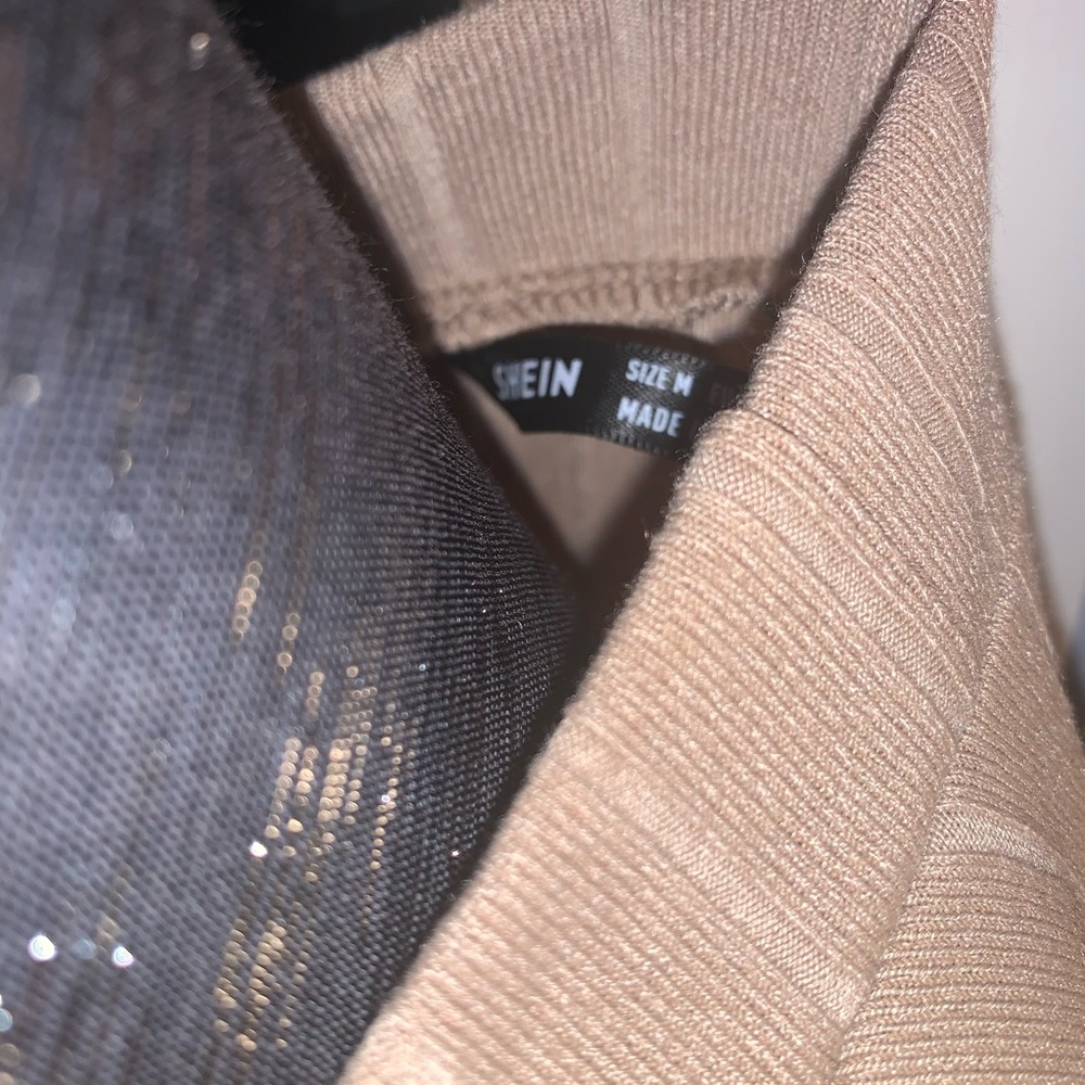 Ribbed Mock Neck Crop Top - Picture 4 of 5